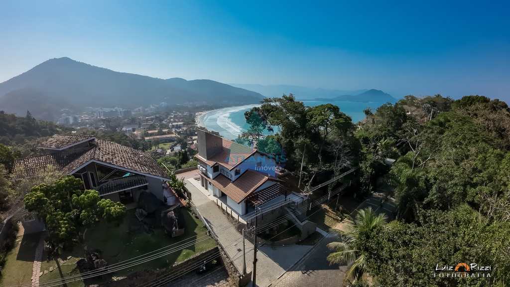 Casa em Ubatuba, no bairro Ponta das Toninhas