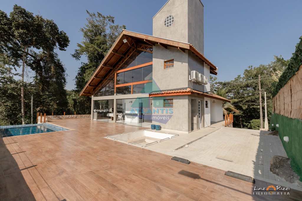 Casa em Ubatuba, no bairro Ponta das Toninhas