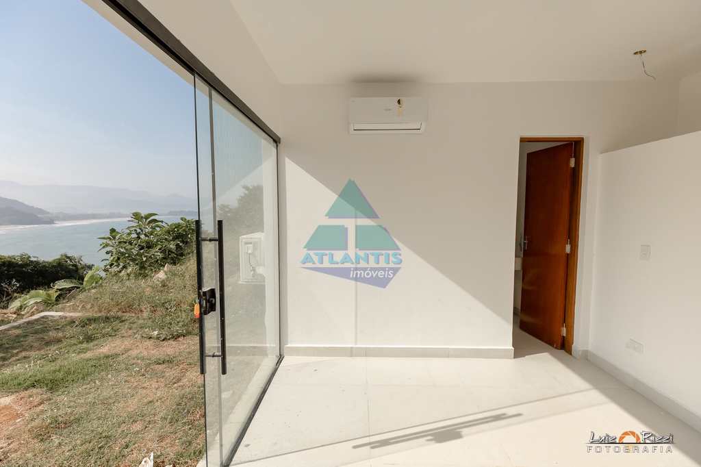 Casa em Ubatuba, no bairro Ponta das Toninhas