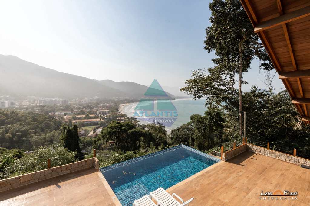 Casa em Ubatuba, no bairro Ponta das Toninhas
