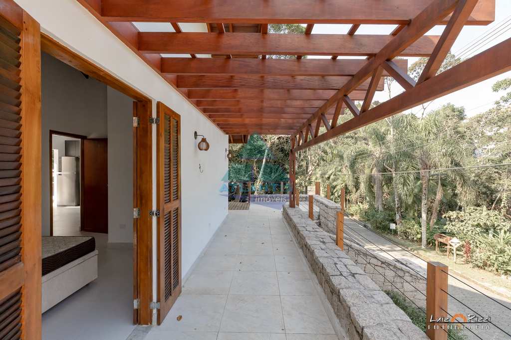 Casa em Ubatuba, no bairro Ponta das Toninhas