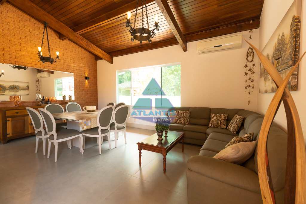Casa em Ubatuba, no bairro Pedra Verde