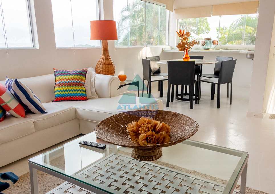 Casa em Caraguatatuba, no bairro Massaguaçu