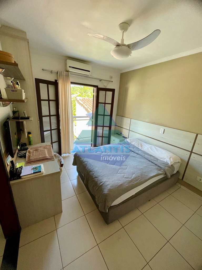 Casa em Ubatuba, no bairro Praia das Toninhas