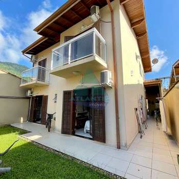 Casa em Ubatuba, bairro Praia das Toninhas