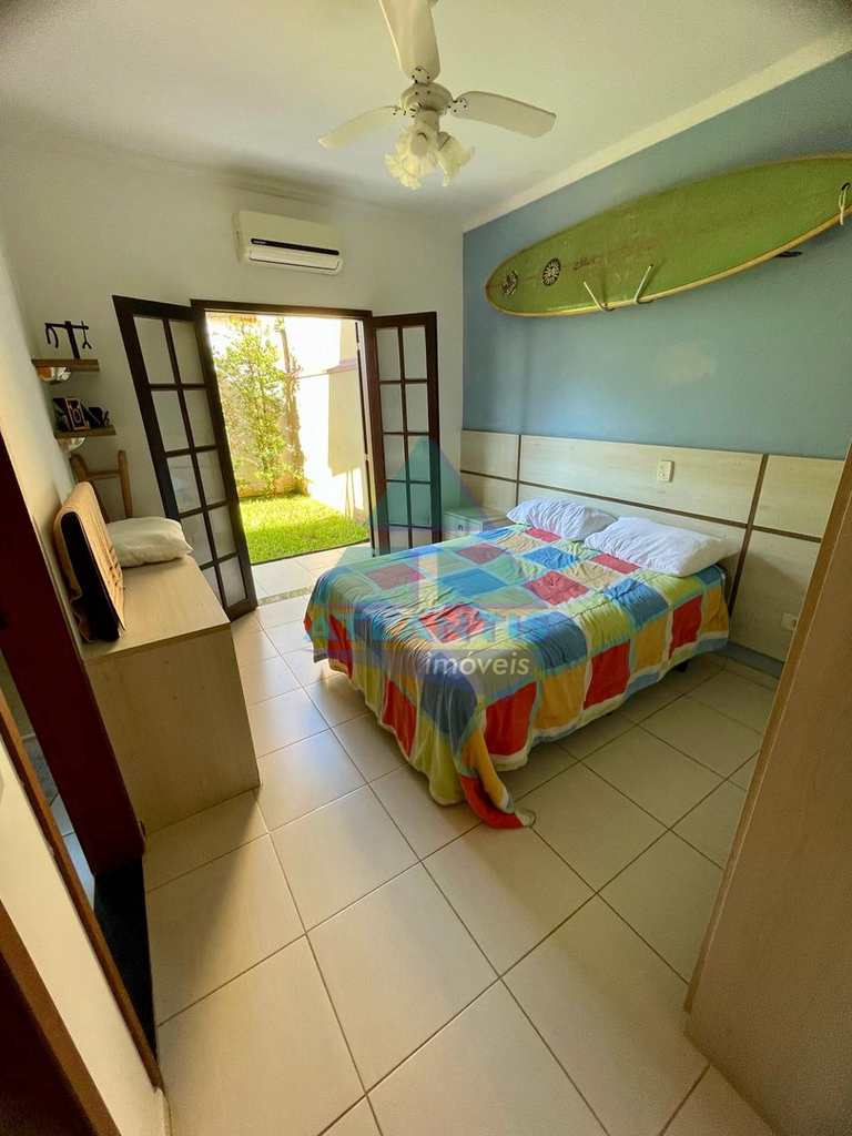 Casa em Ubatuba, no bairro Praia das Toninhas
