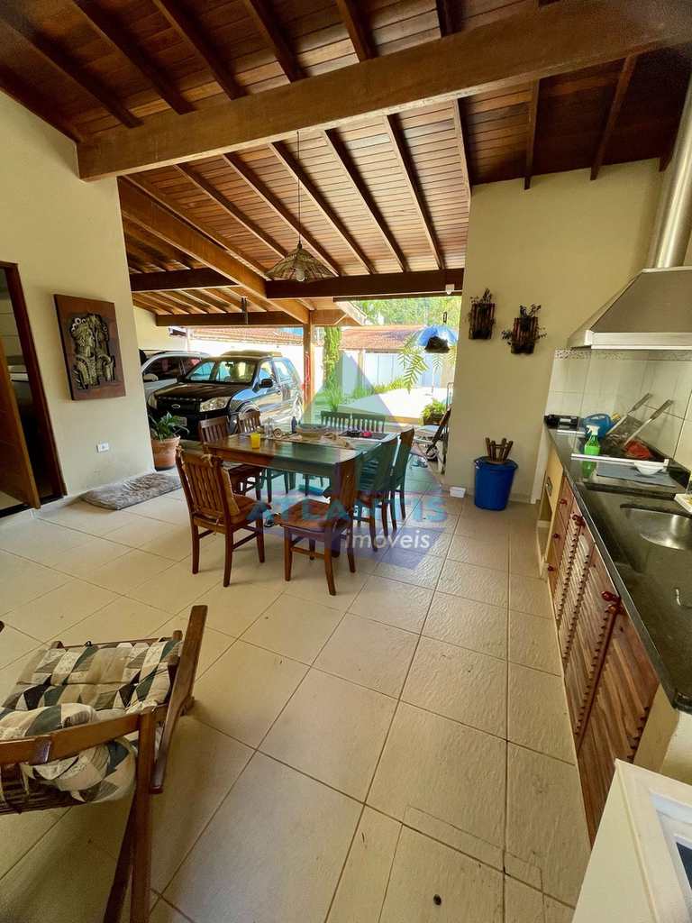 Casa em Ubatuba, no bairro Praia das Toninhas