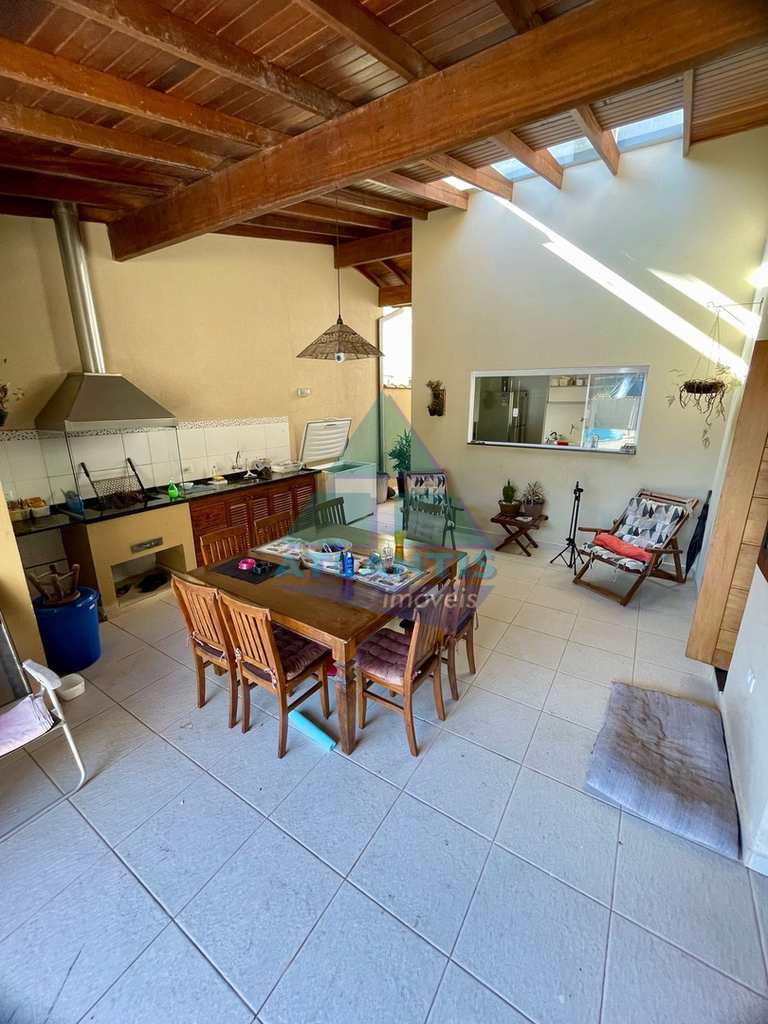 Casa em Ubatuba, no bairro Praia das Toninhas