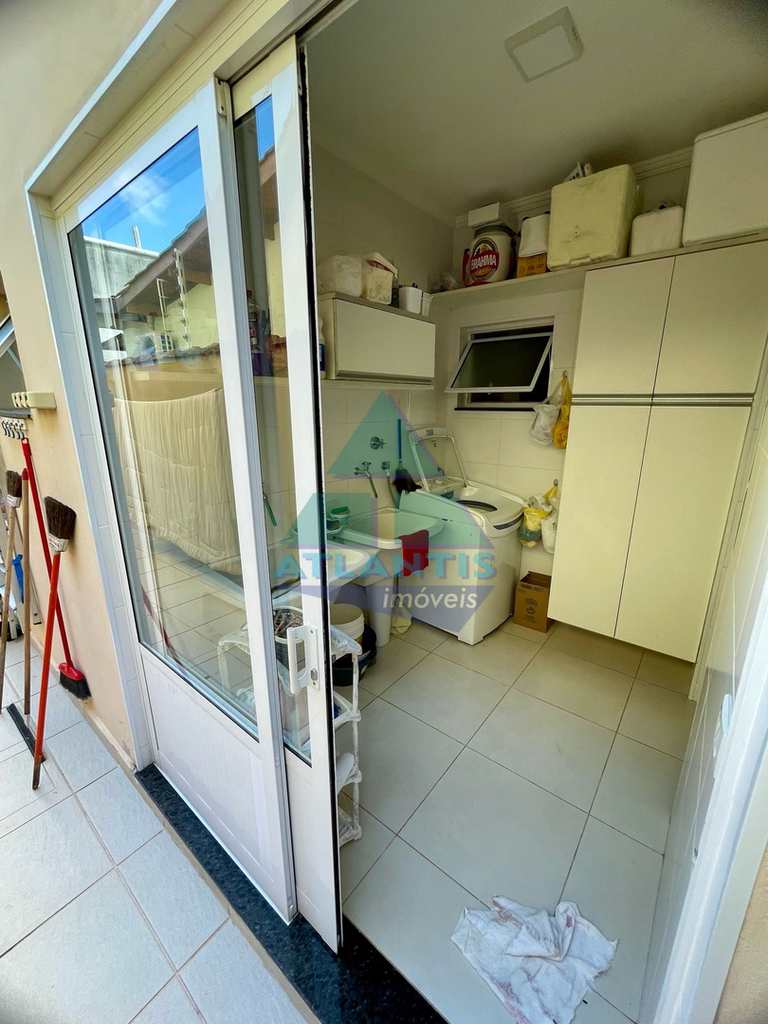 Casa em Ubatuba, no bairro Praia das Toninhas