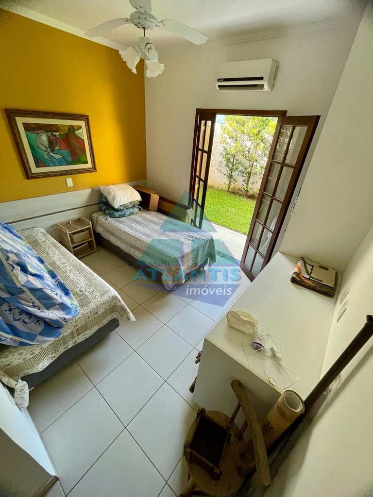 Casa em Ubatuba, no bairro Praia das Toninhas
