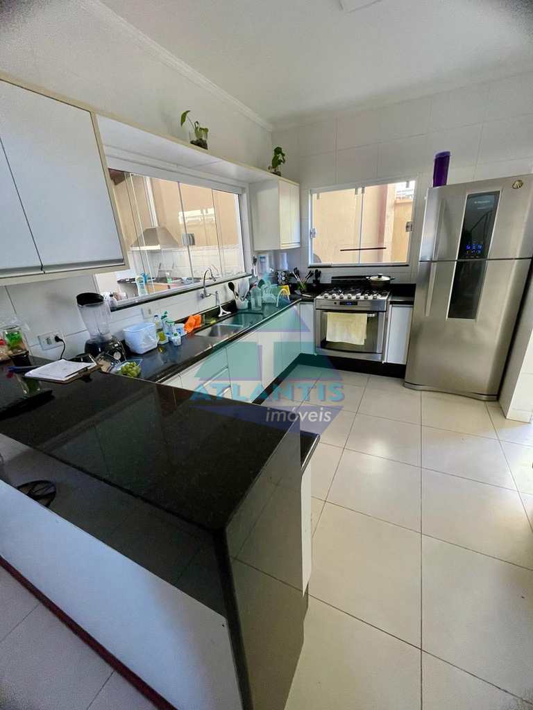 Casa em Ubatuba, no bairro Praia das Toninhas