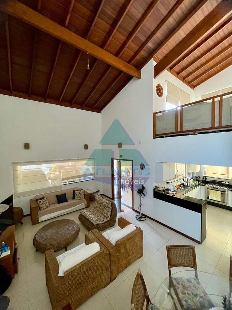 Casa em Ubatuba, no bairro Praia das Toninhas