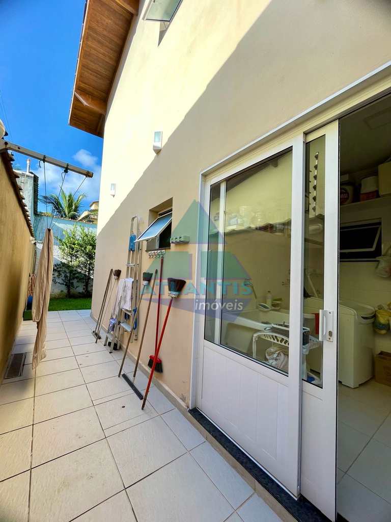 Casa em Ubatuba, no bairro Praia das Toninhas