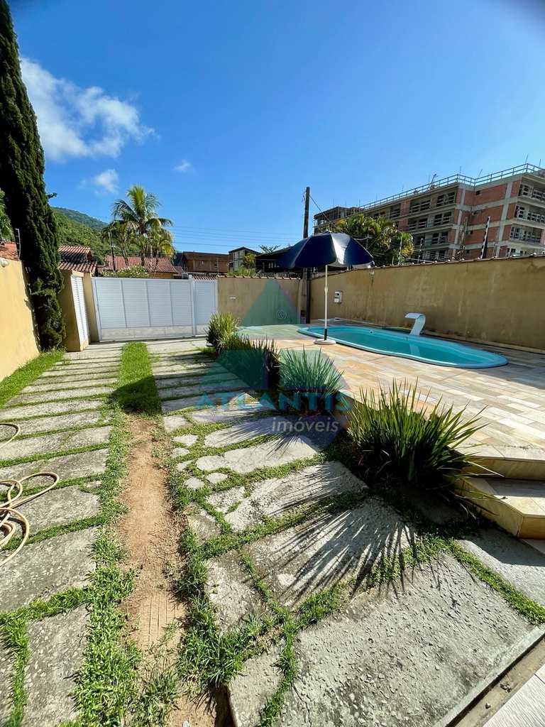 Casa em Ubatuba, no bairro Praia das Toninhas