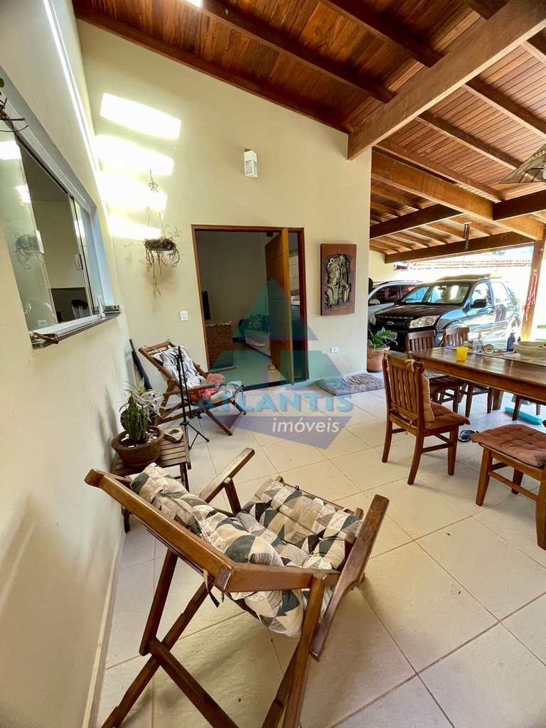 Casa em Ubatuba, no bairro Praia das Toninhas