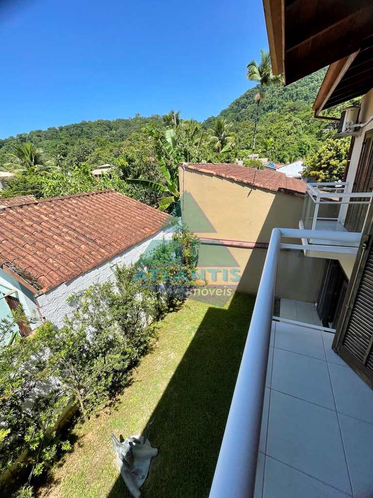 Casa em Ubatuba, no bairro Praia das Toninhas