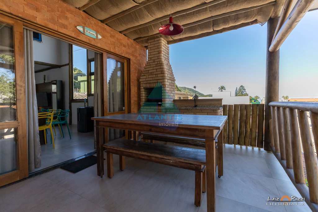 Casa em Ubatuba, no bairro Praia da Enseada