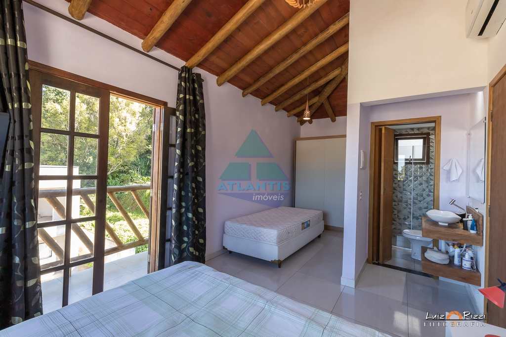 Casa em Ubatuba, no bairro Praia da Enseada