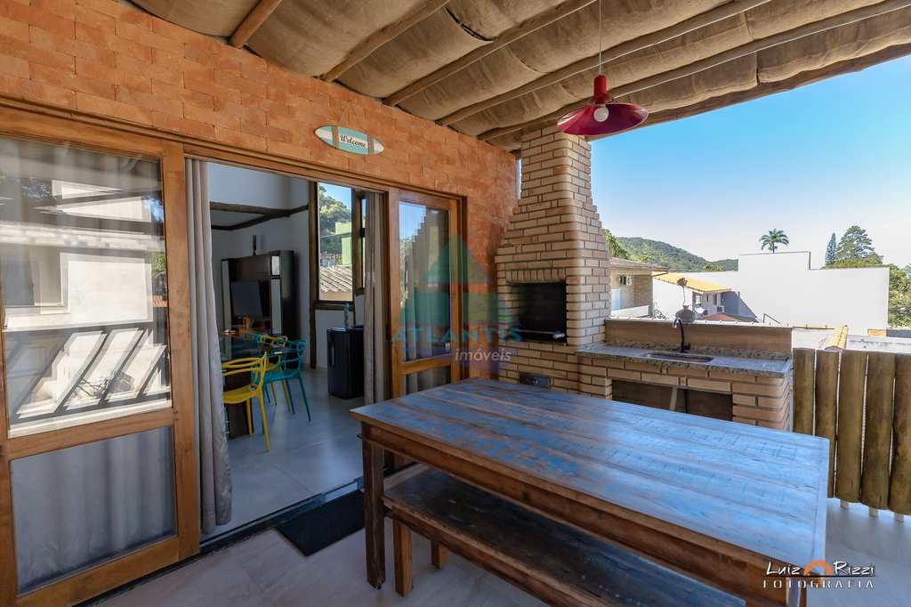 Casa em Ubatuba, no bairro Praia da Enseada