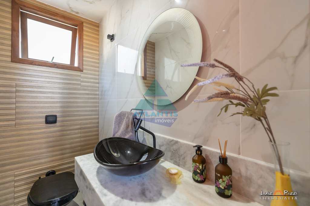 Casa em Ubatuba, no bairro Praia da Enseada