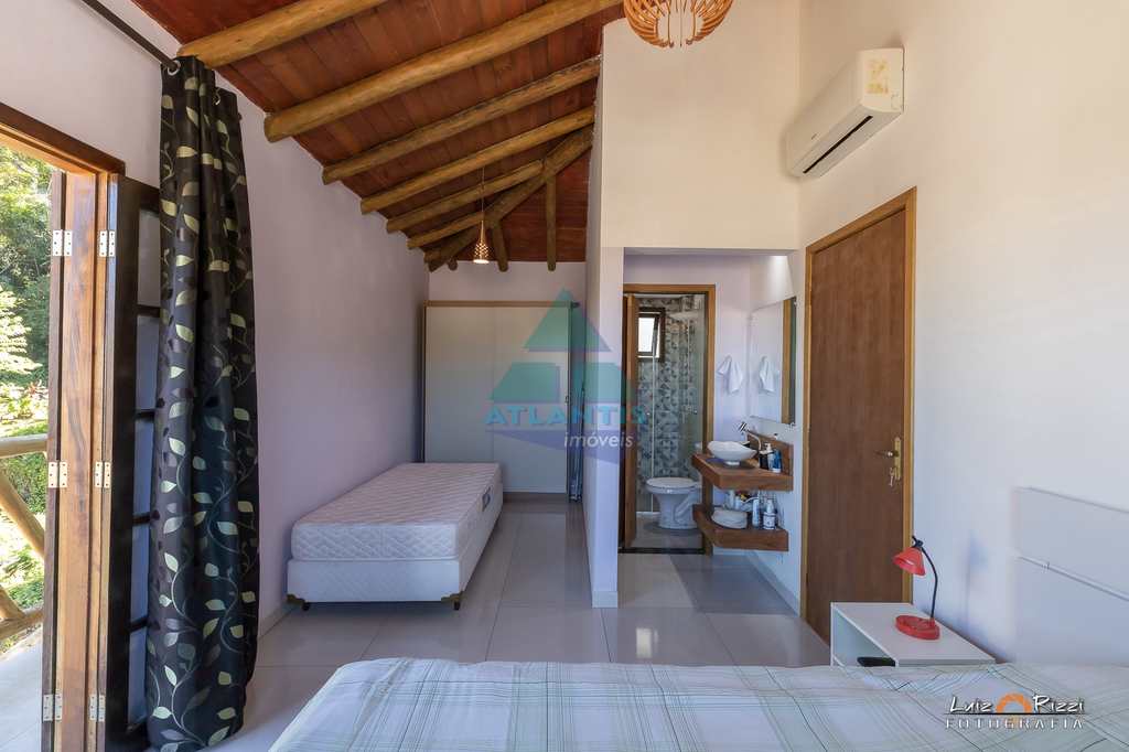 Casa em Ubatuba, no bairro Praia da Enseada
