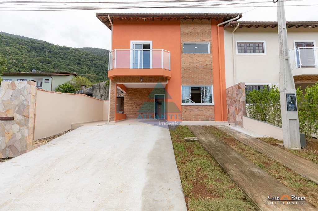 Casa em Ubatuba, no bairro Condomínio Samola