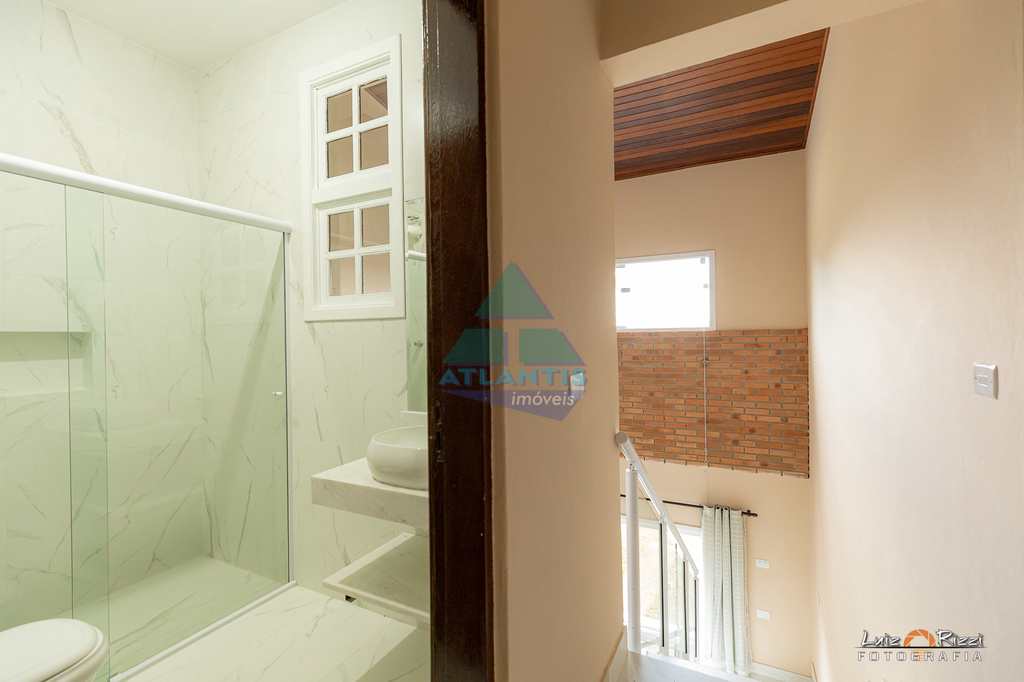 Casa em Ubatuba, no bairro Condomínio Samola