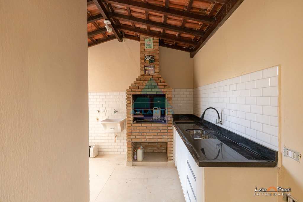 Casa em Ubatuba, no bairro Condomínio Samola