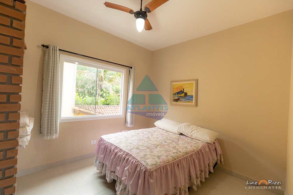 Casa em Ubatuba, no bairro Condomínio Samola
