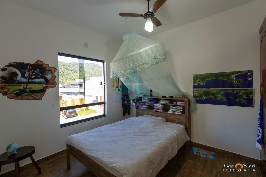 Casa em Ubatuba, no bairro Jardim Carolina