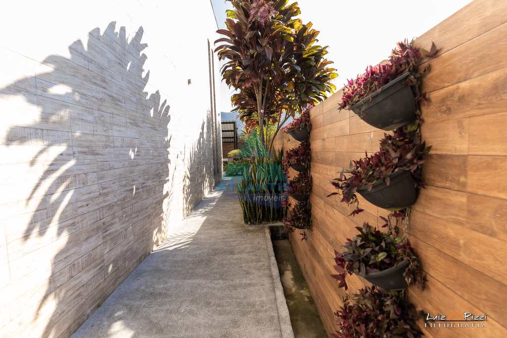 Casa em Ubatuba, no bairro Jardim Carolina