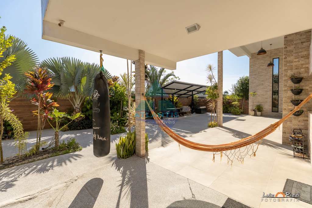 Casa em Ubatuba, no bairro Jardim Carolina