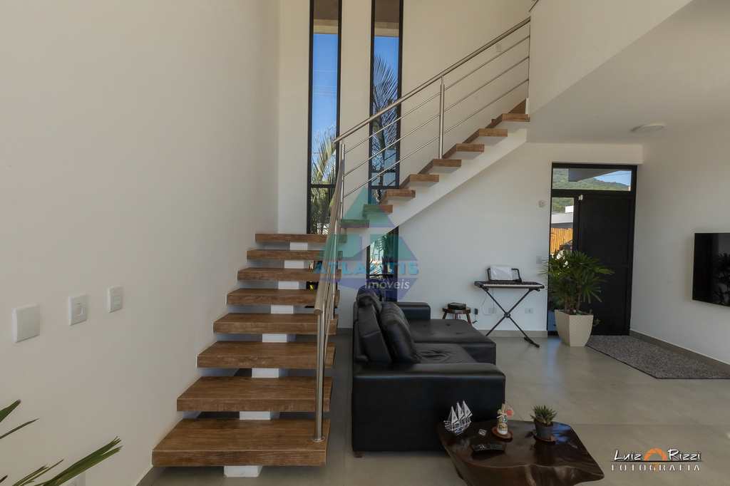 Casa em Ubatuba, no bairro Jardim Carolina