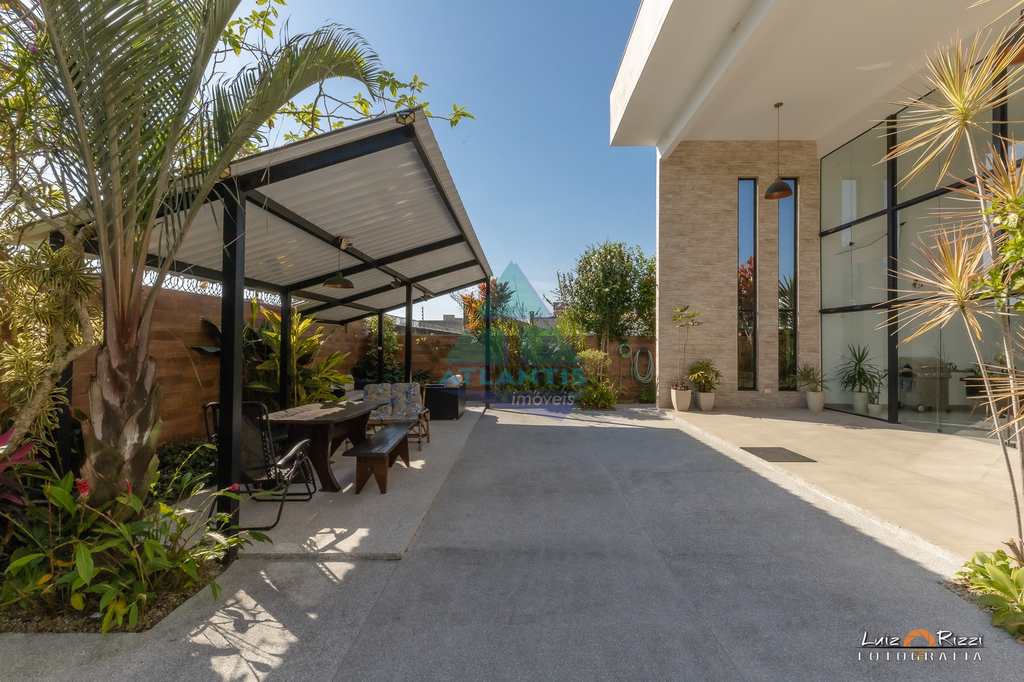 Casa em Ubatuba, no bairro Jardim Carolina