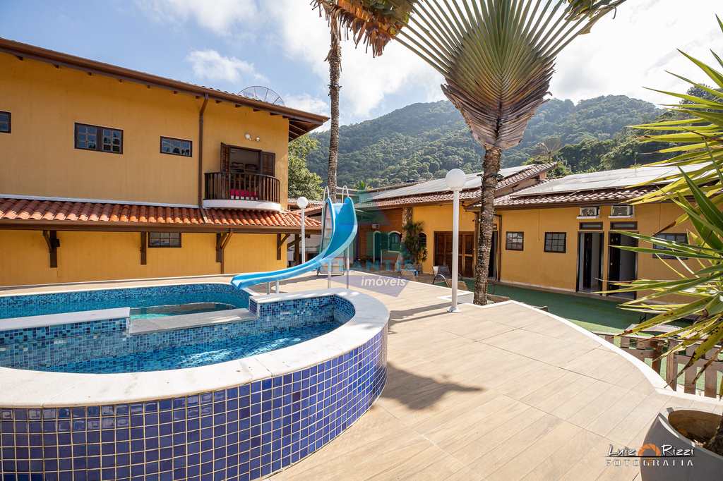Casa em Ubatuba, no bairro Enseada
