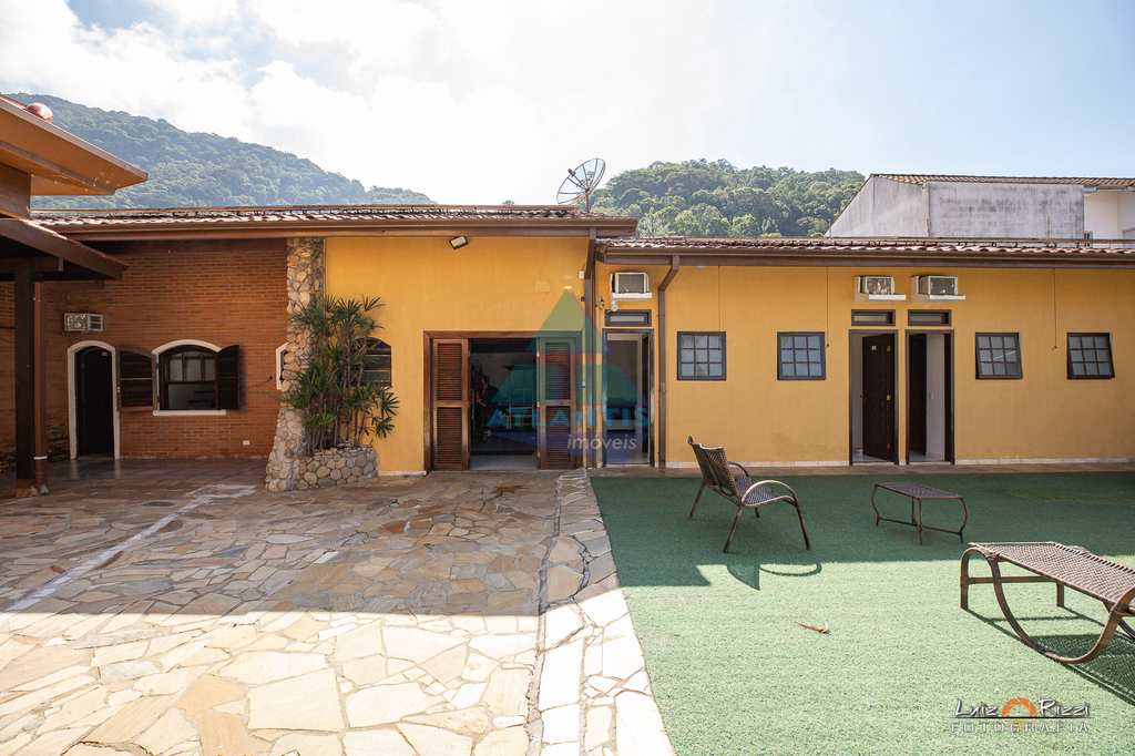 Casa em Ubatuba, no bairro Enseada