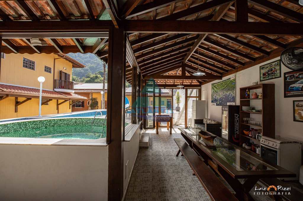 Casa em Ubatuba, no bairro Enseada