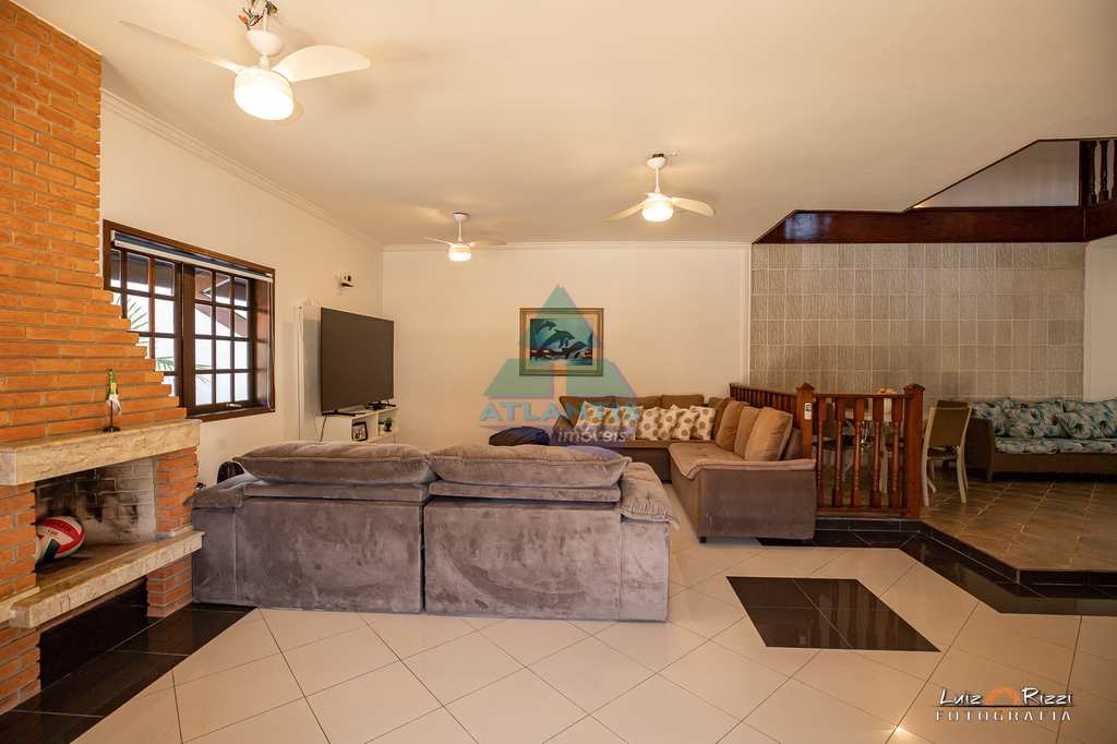 Casa em Ubatuba, no bairro Enseada
