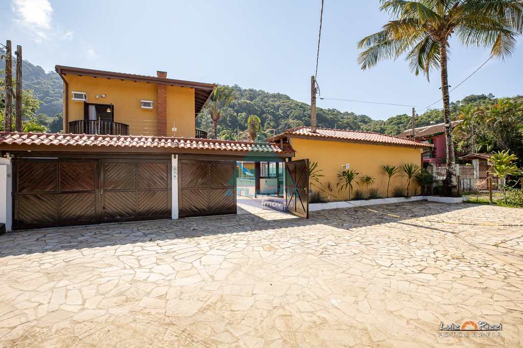 Casa em Ubatuba, no bairro Enseada