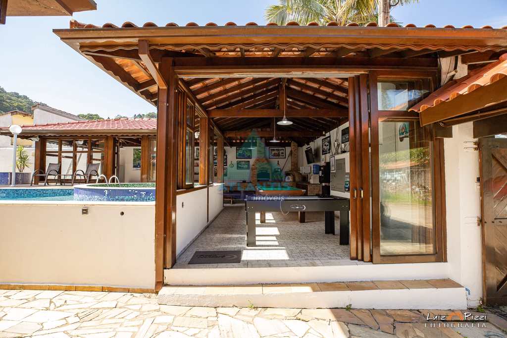 Casa em Ubatuba, no bairro Enseada