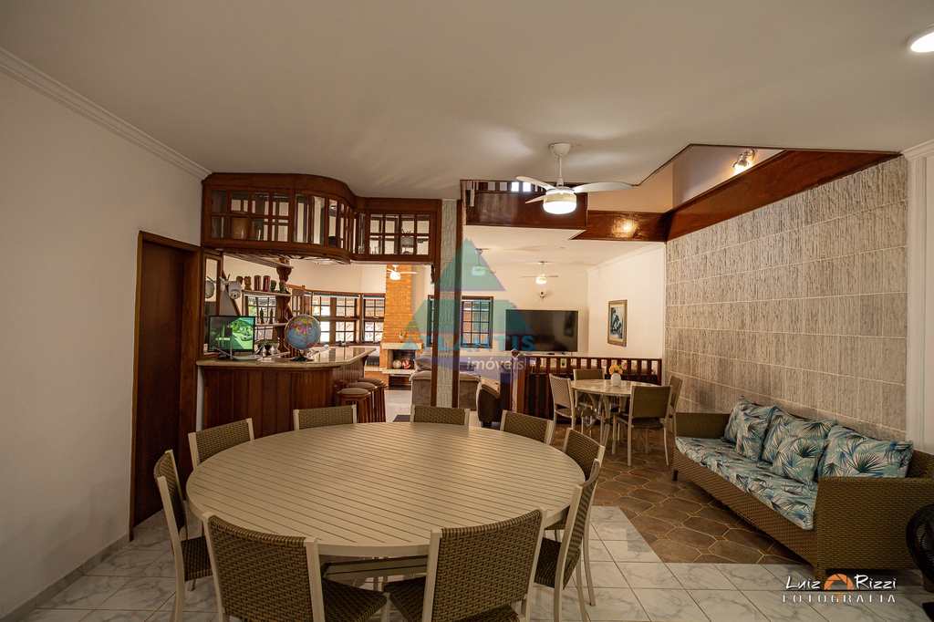 Casa em Ubatuba, no bairro Enseada