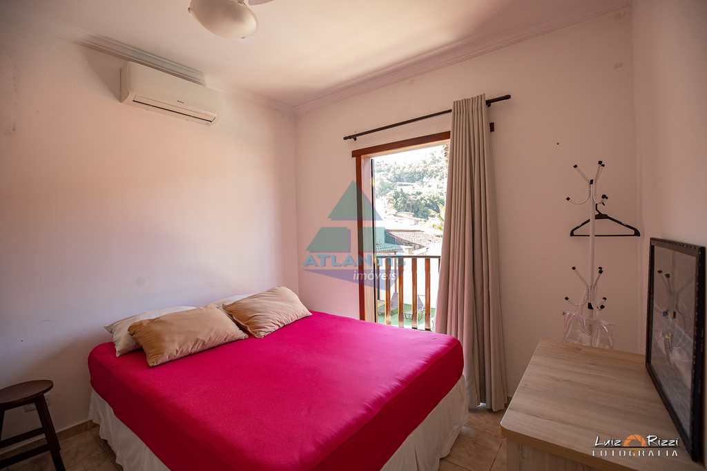 Casa em Ubatuba, no bairro Enseada