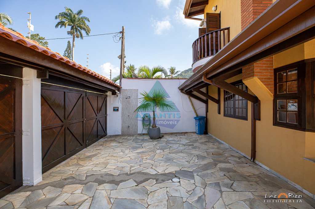 Casa em Ubatuba, no bairro Enseada
