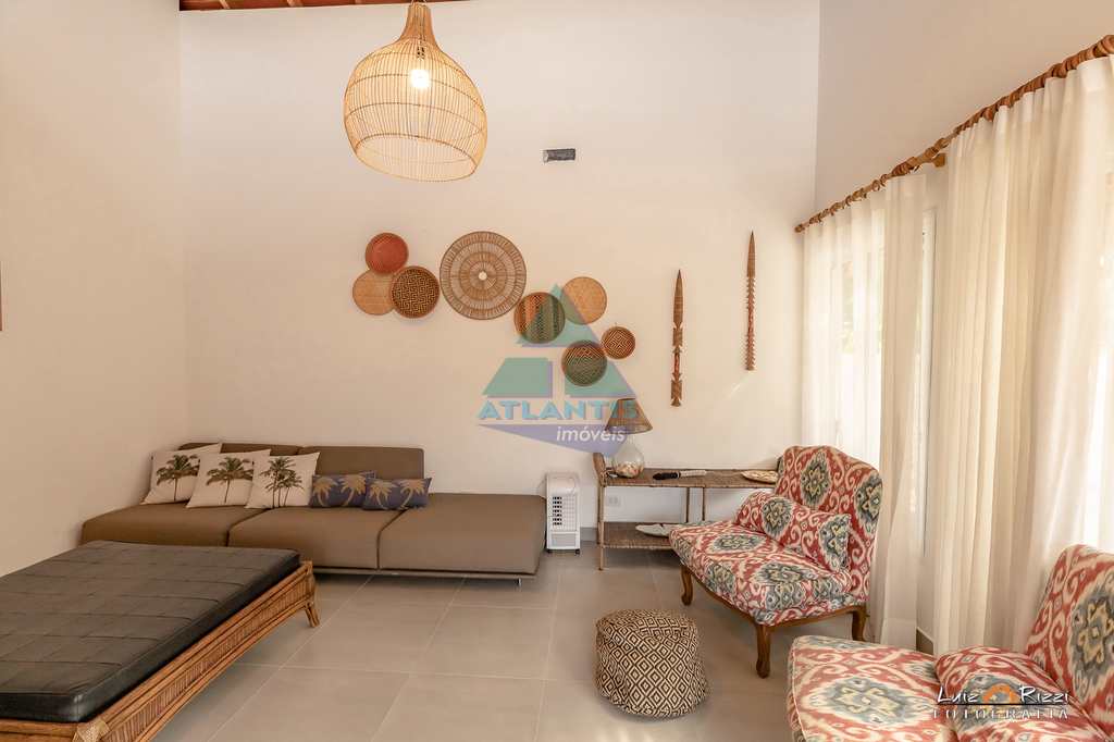 Casa em Ubatuba, no bairro Itamambuca