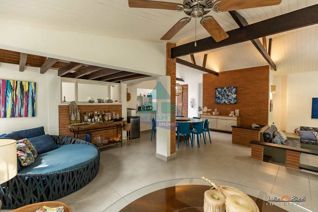 Casa em Ubatuba, no bairro Itamambuca