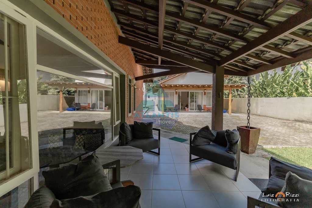 Casa em Ubatuba, no bairro Itamambuca