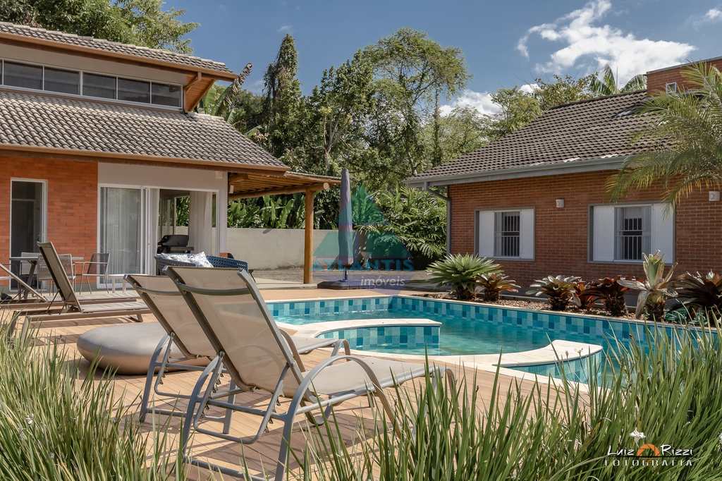 Casa em Ubatuba, no bairro Itamambuca