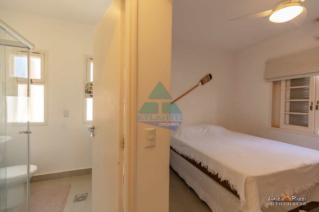 Casa em Ubatuba, no bairro Itamambuca