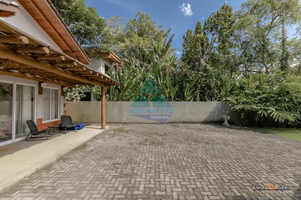 Casa em Ubatuba, no bairro Itamambuca