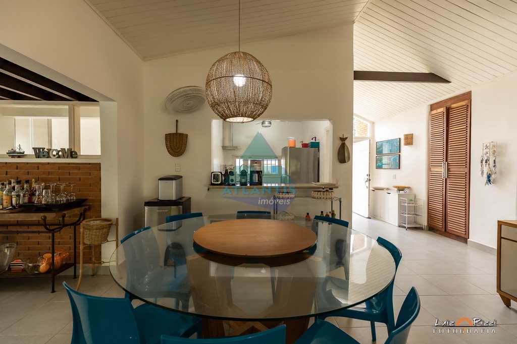 Casa em Ubatuba, no bairro Itamambuca